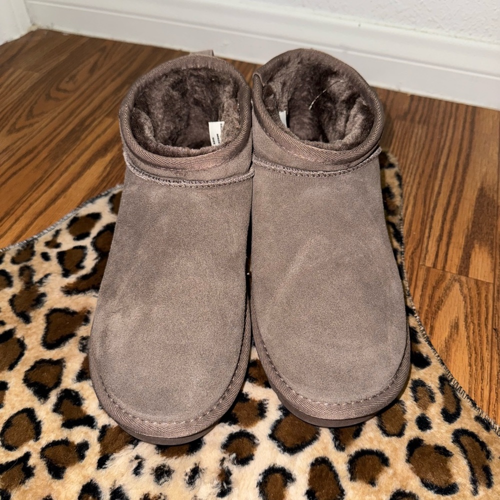 Women's Winter Boots in Taupe Suede